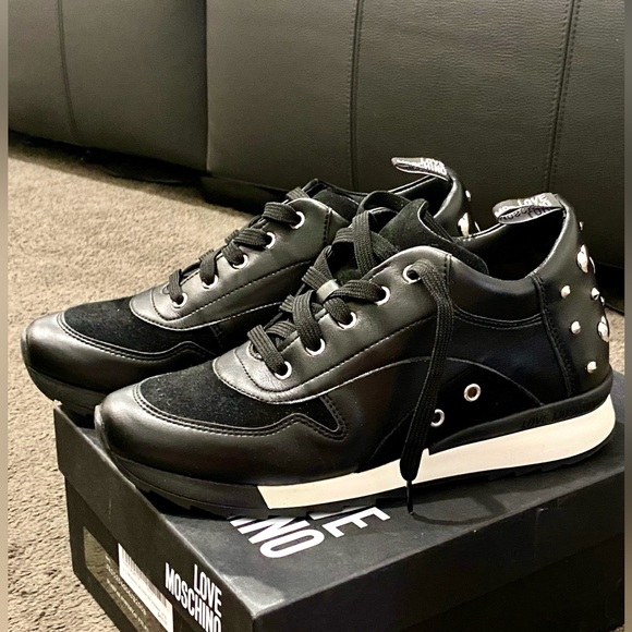 LOVE MOSCHINO Leather Fashion
Runners Size - 40 - Picture 3 of 6